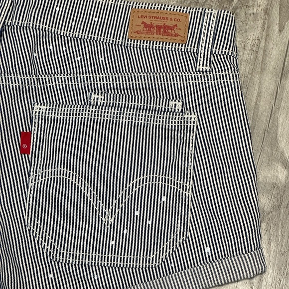Junior’s Levi Levi’s 5 Small Shorts Jeans Rolled Stretch Stripes Navy Railroad - Picture 6 of 8